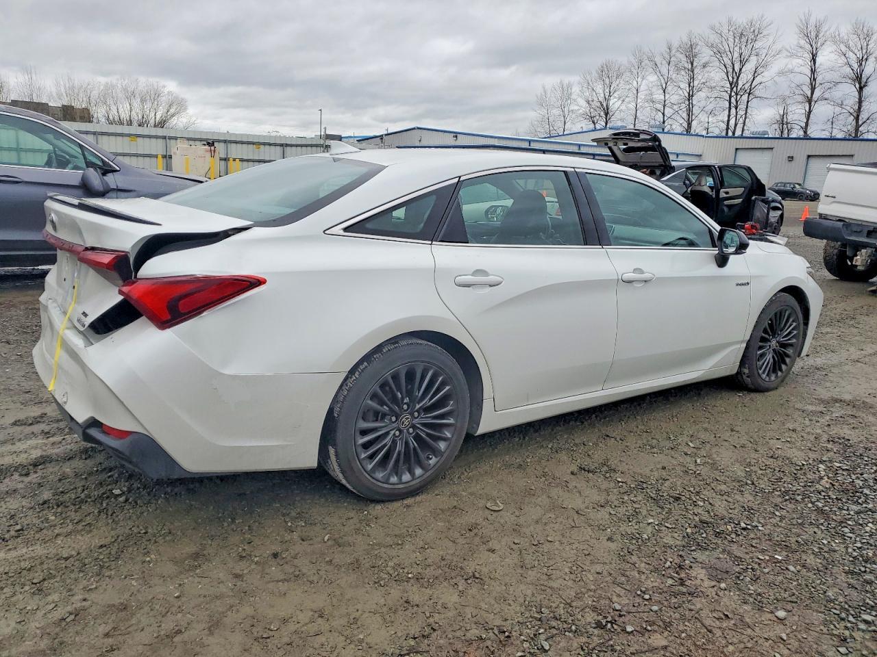 2020 Toyota Avalon Xse - Image 3