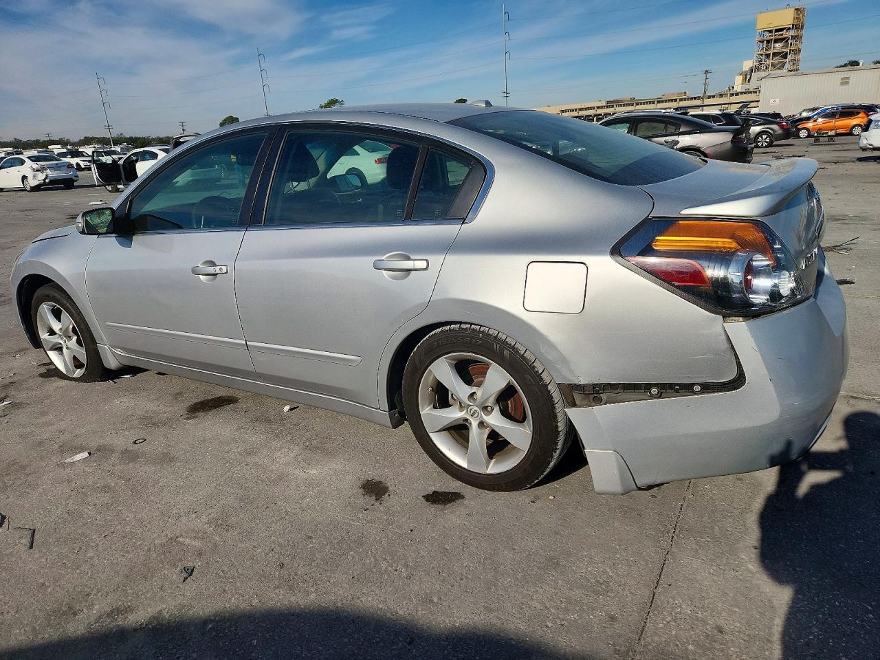2008 Nissan Altima 3.5Se - Image 2
