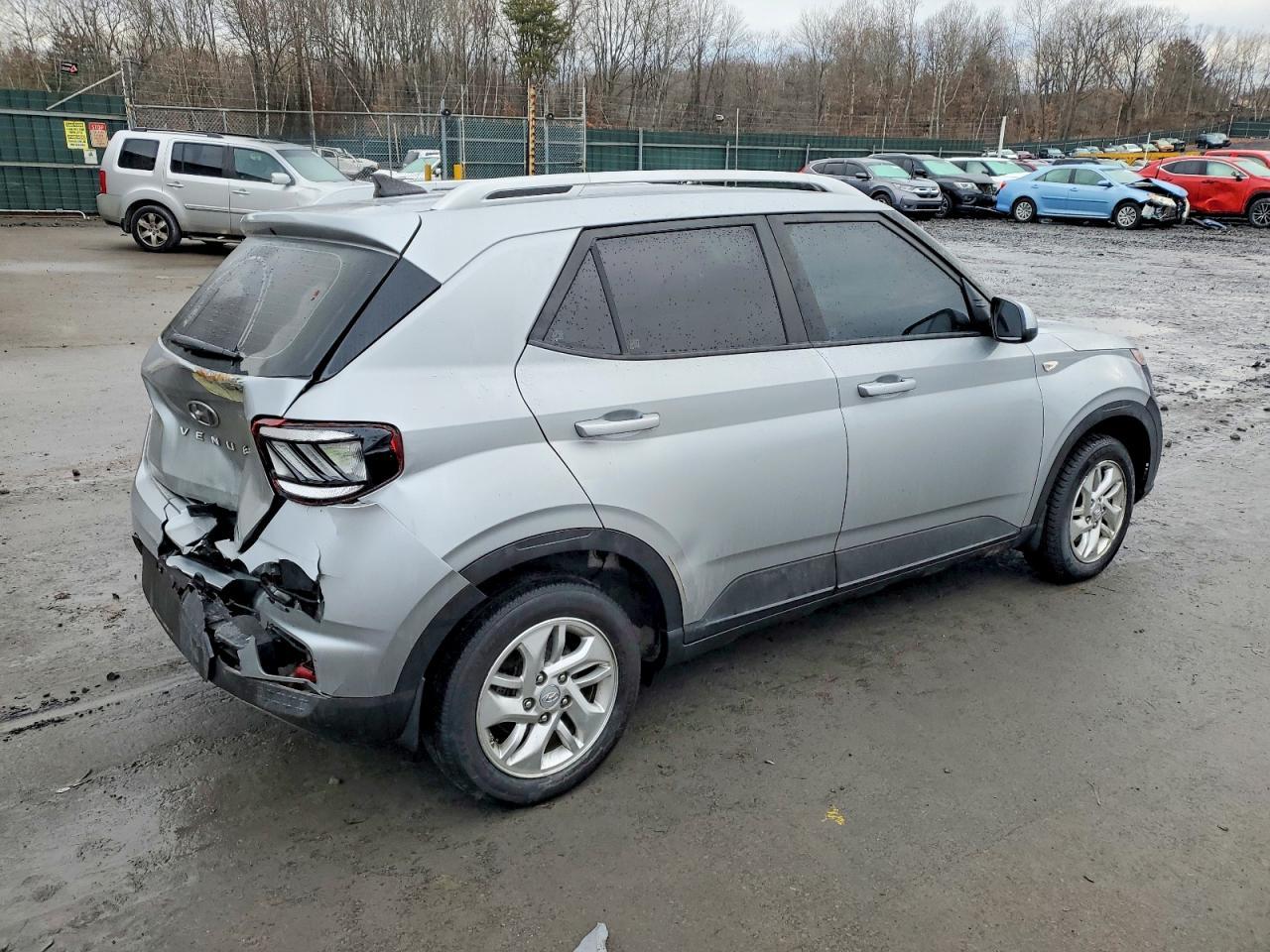 2020 Hyundai Venue Sel - Image 3