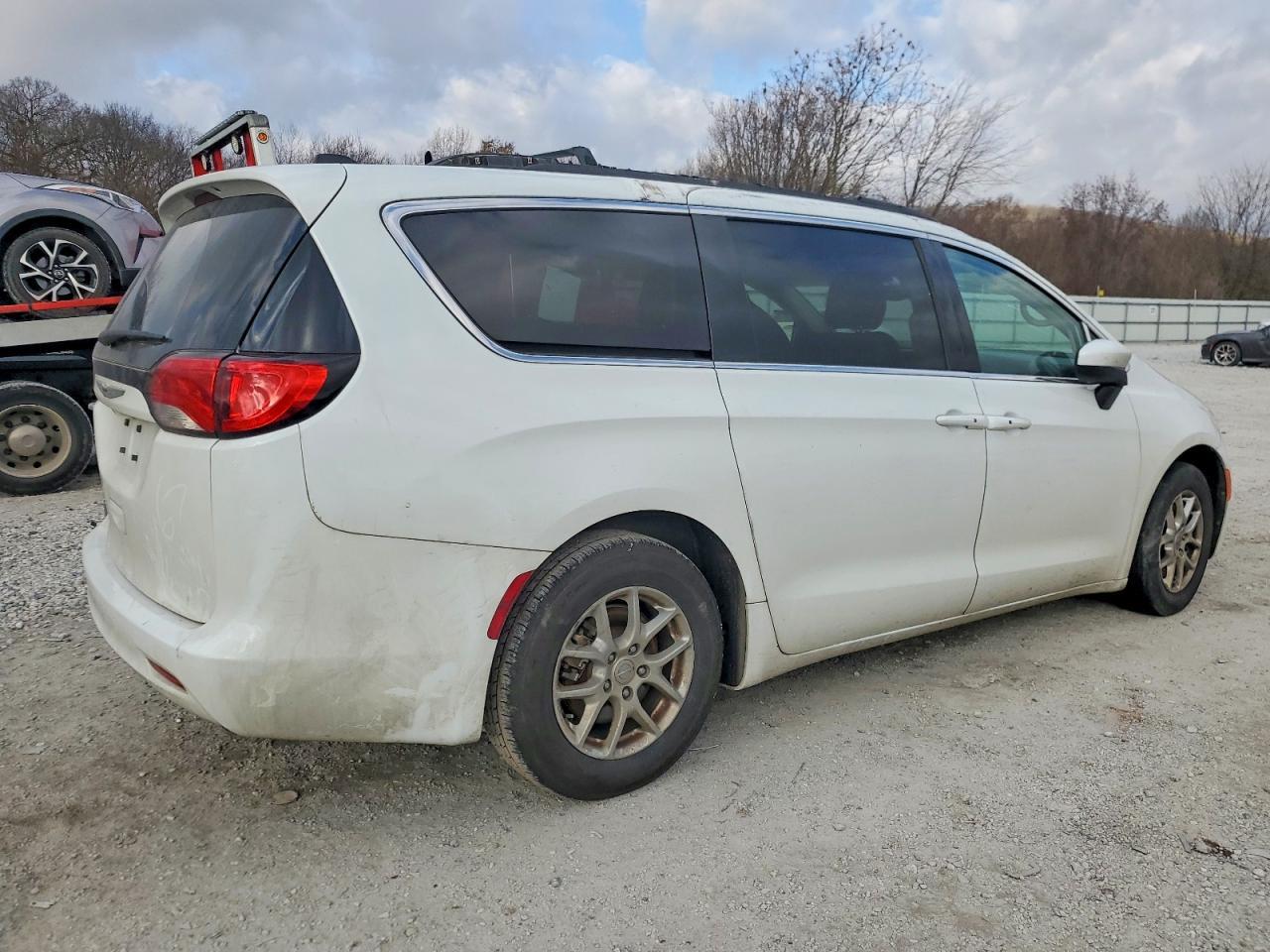 2021 Chrysler Voyager Lxi - Фото 3