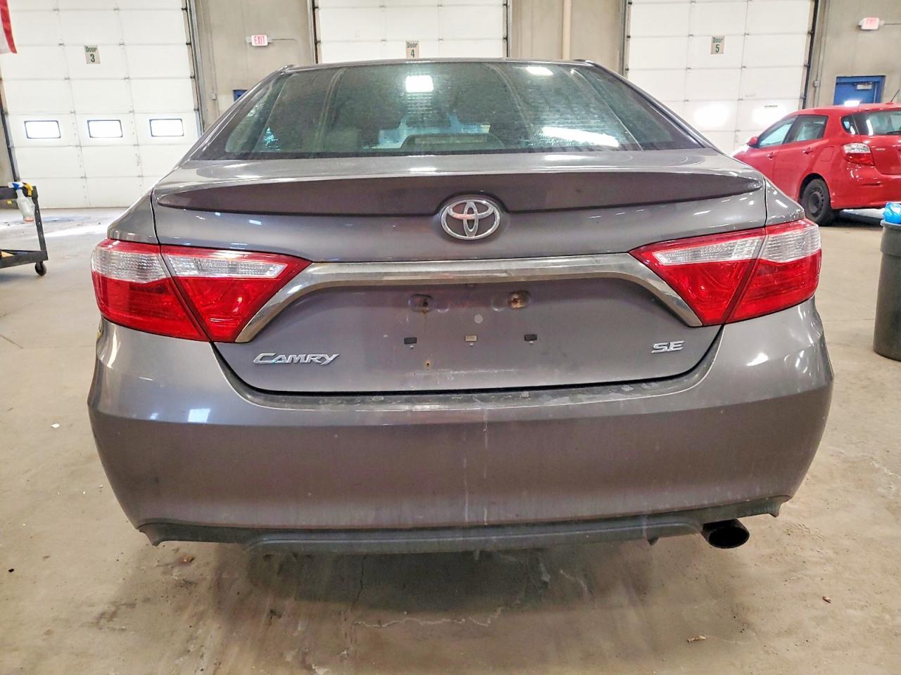 2016 Toyota Camry Le - Фото 6