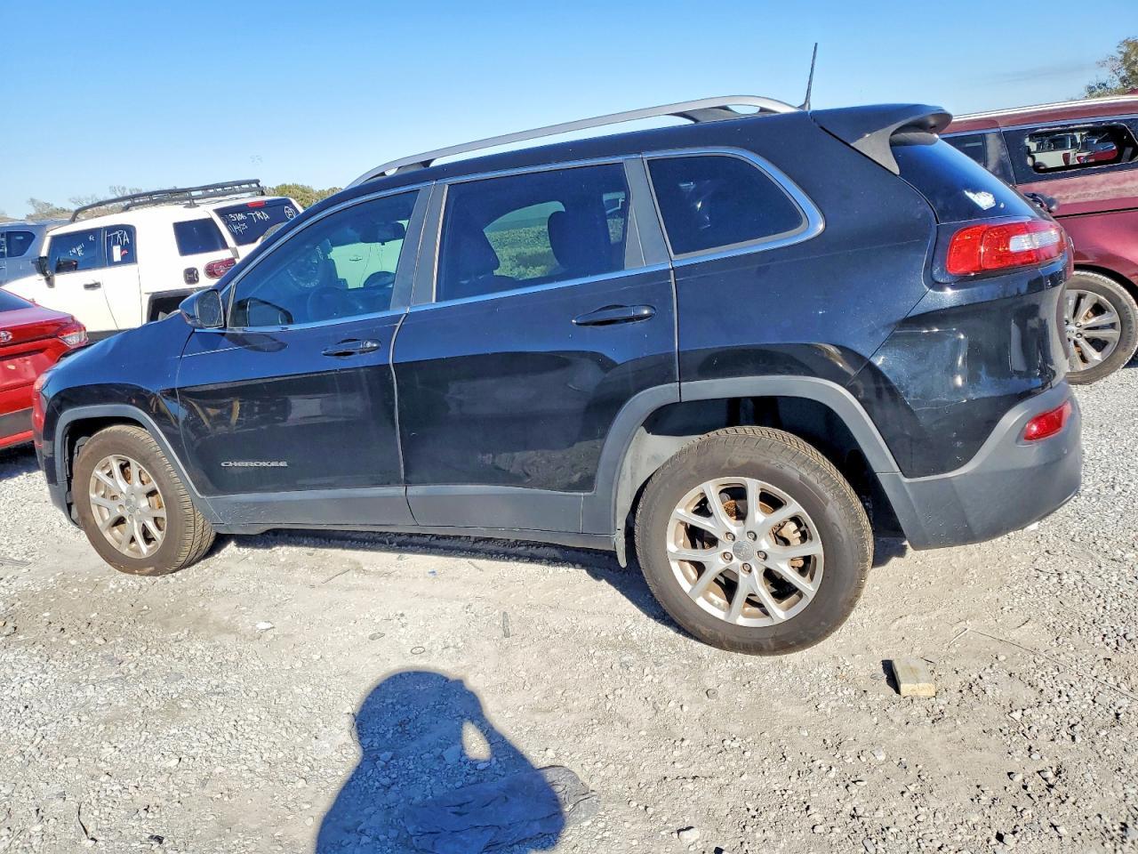 2017 Jeep Cherokee Latitude - Image 2