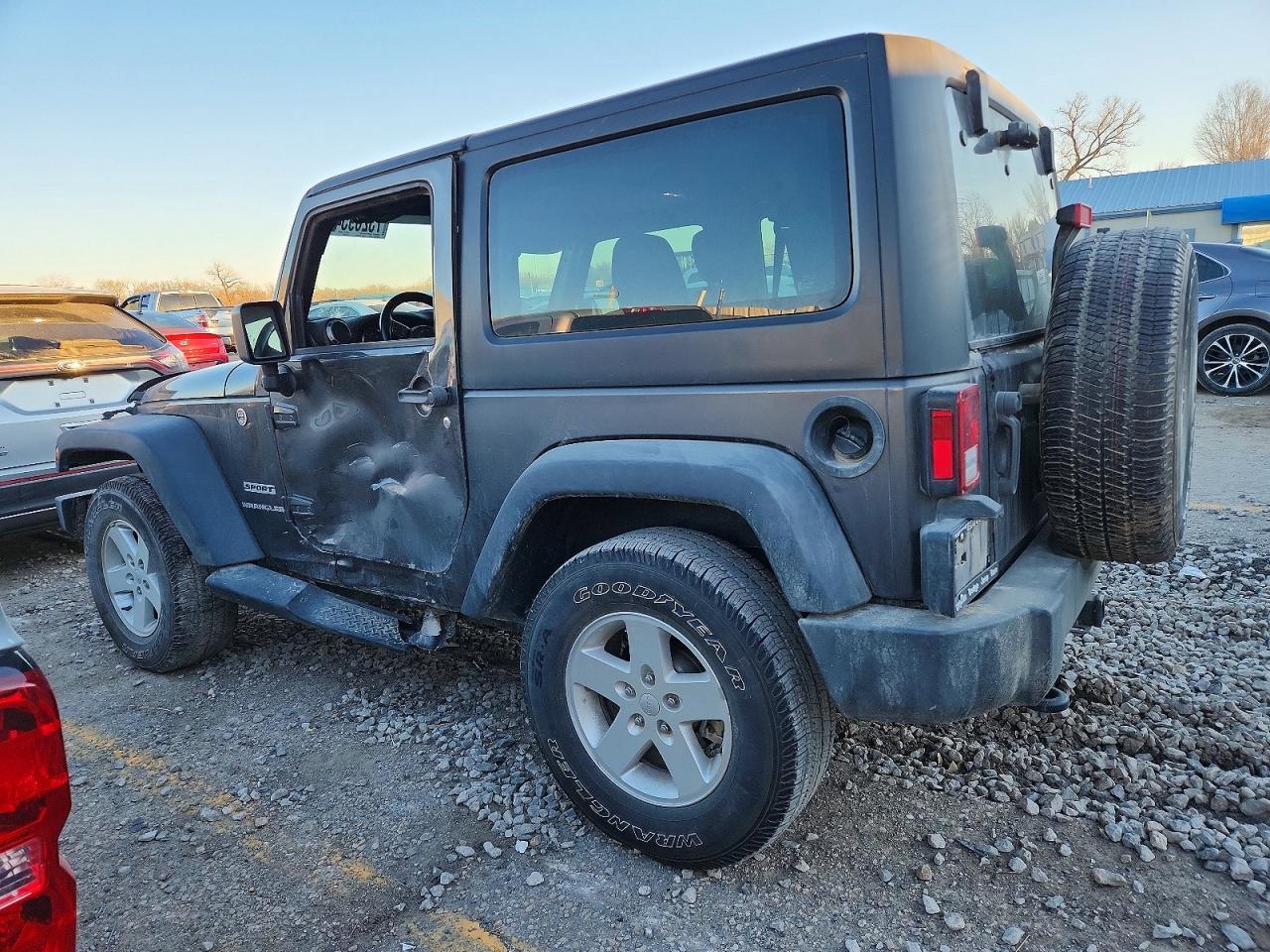 2017 Jeep Wrangler Sport - Фото 2