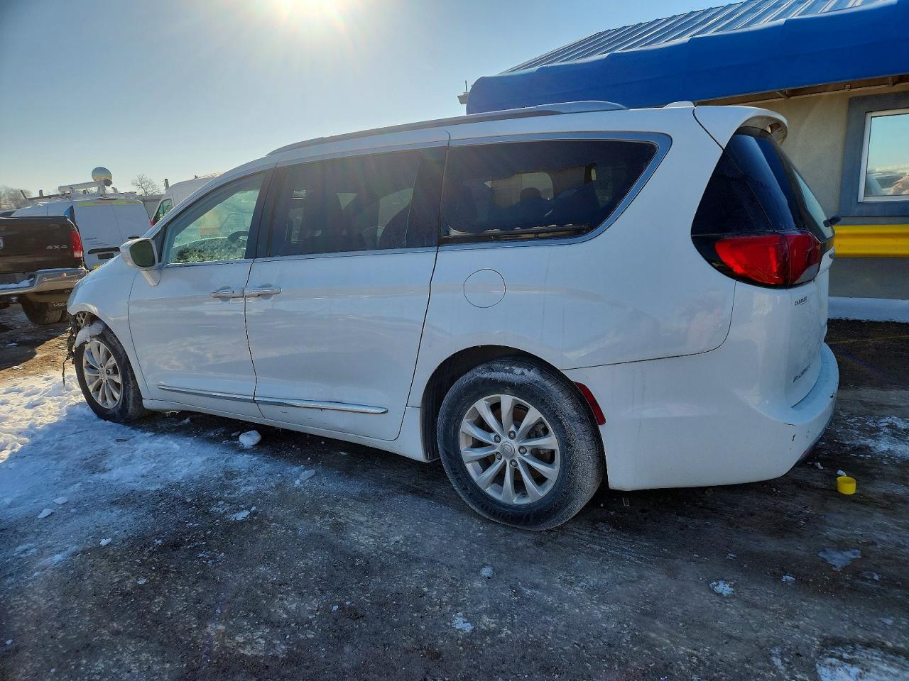 2018 Chrysler Pacifica Touring L - Image 2