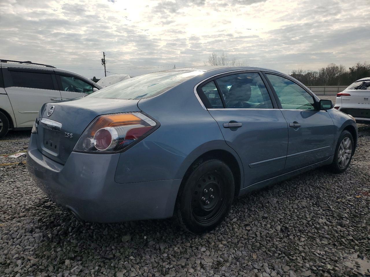 2012 Niss Altima Base - Image 3