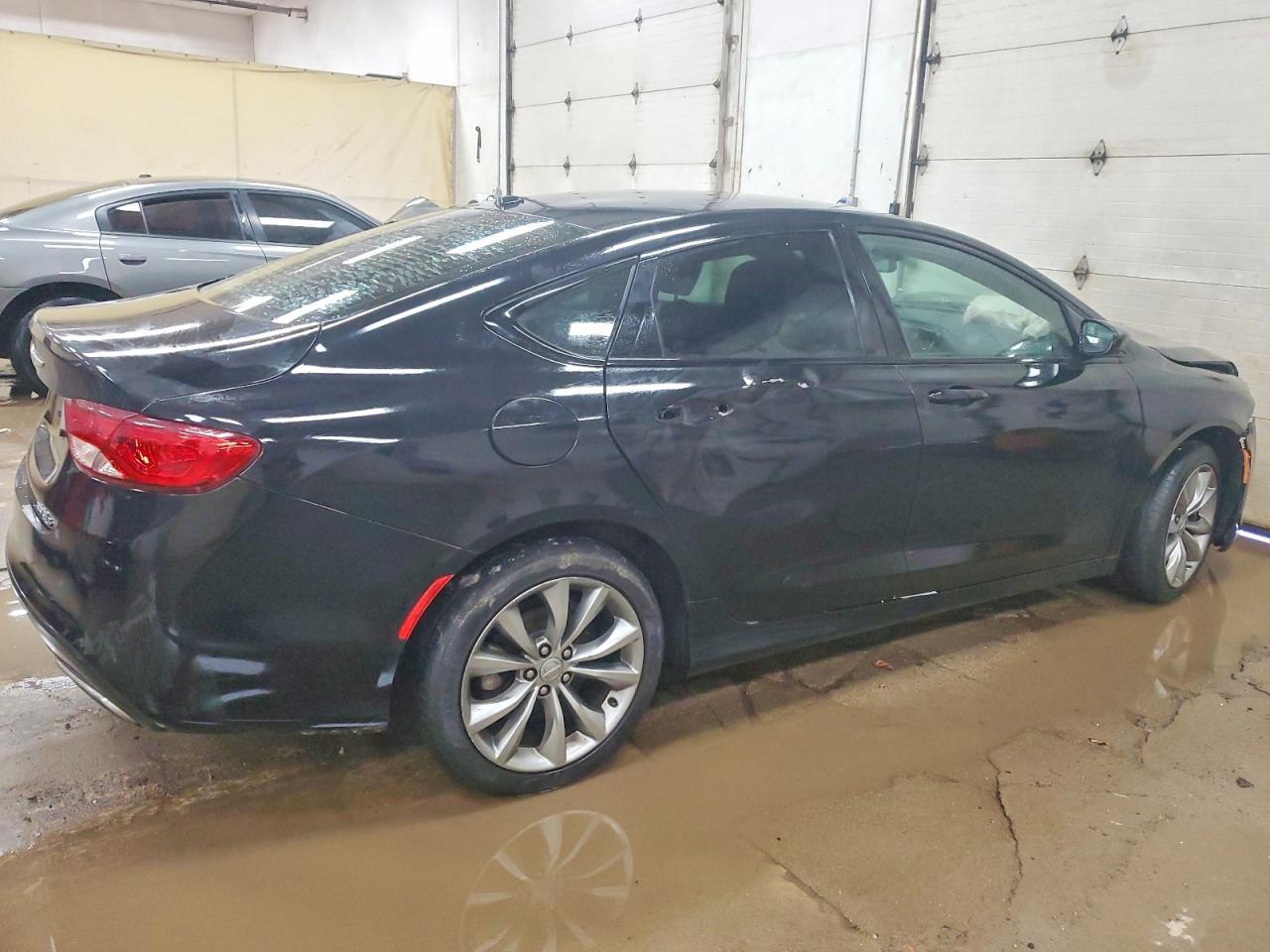 2016 Chrysler 200 S - Фото 3