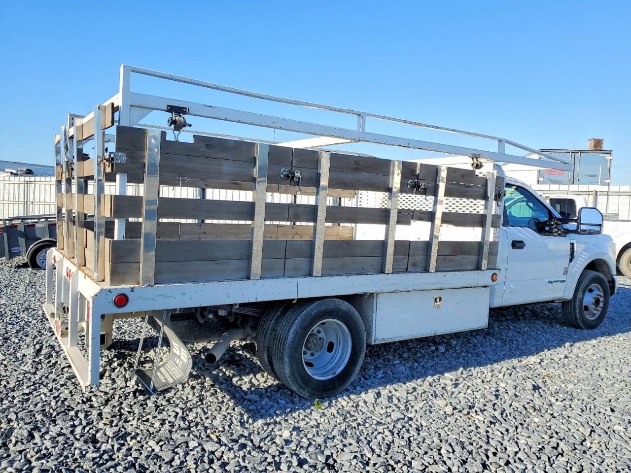 2020 Ford F350 Super Duty Flatbed Truck - Фото 3