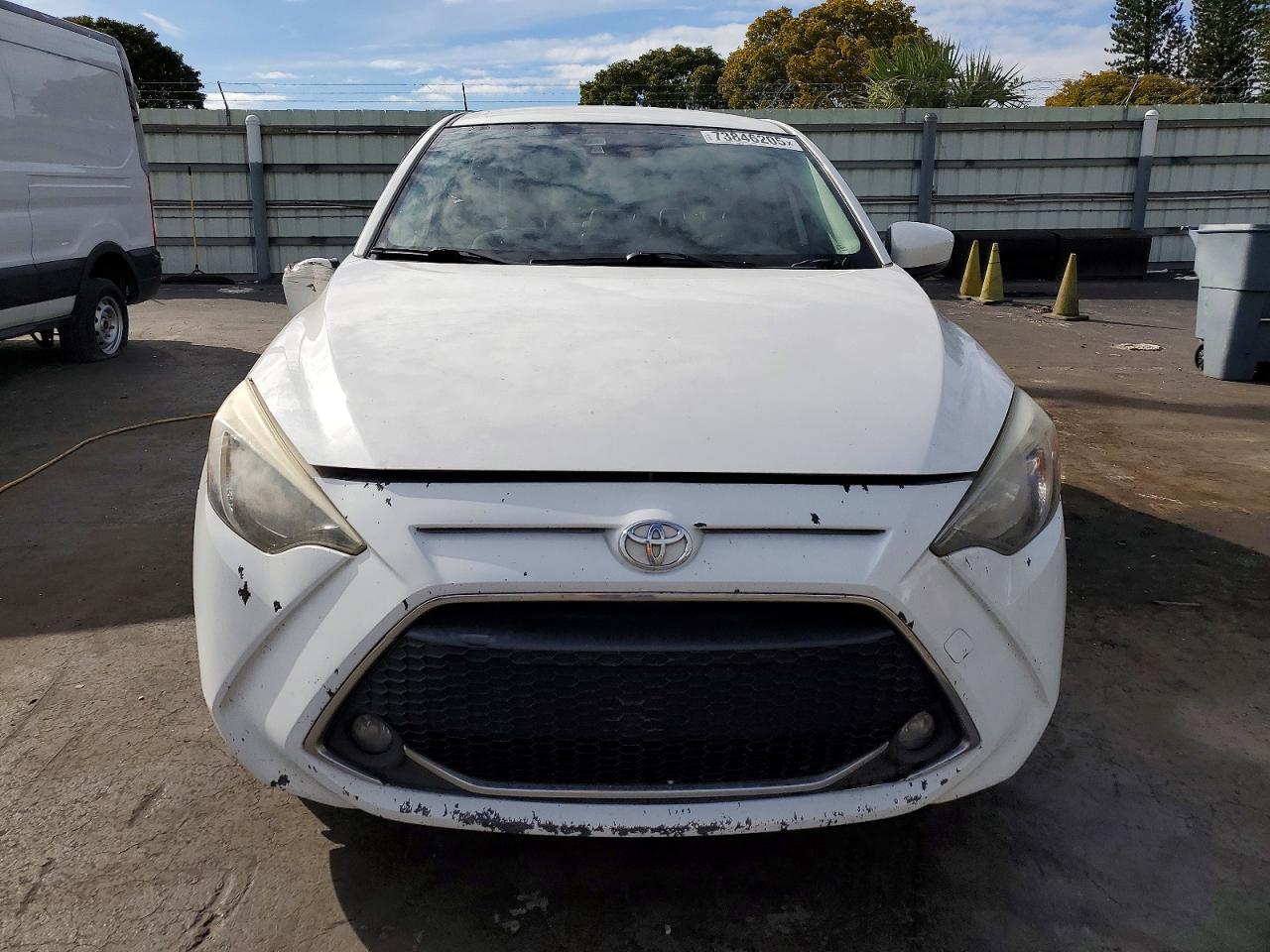 2020 Toyota Yaris Le - Image 5