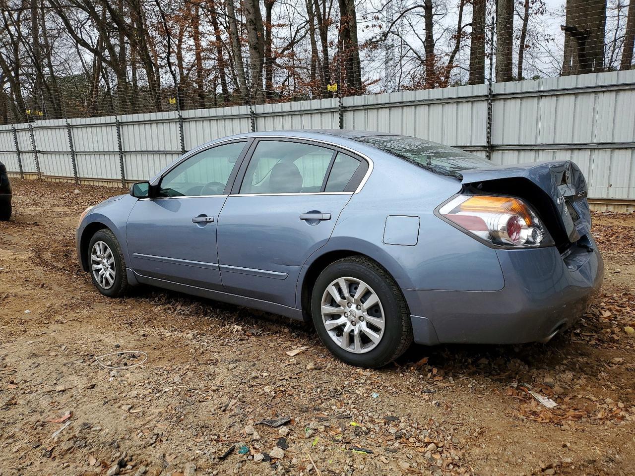 2010 Nissan Altima Base - Image 2