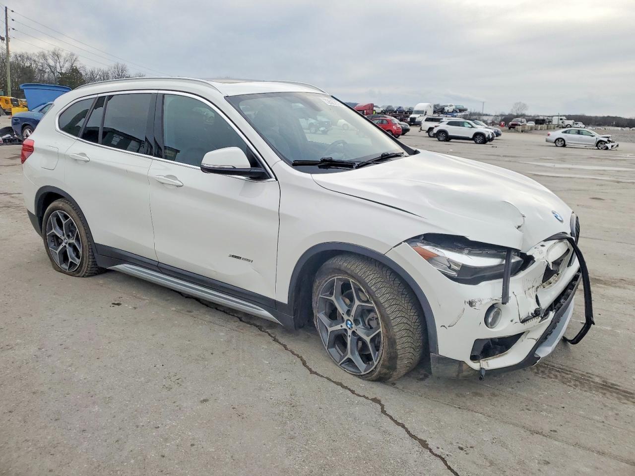 2018 BMW X1 xDrive28I - Фото 4