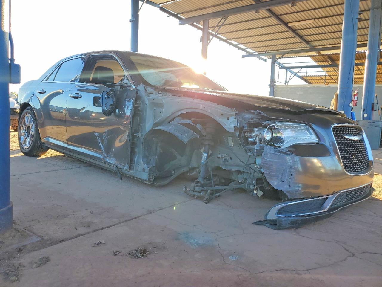 2016 Chrysler 300 Limited - Image 4