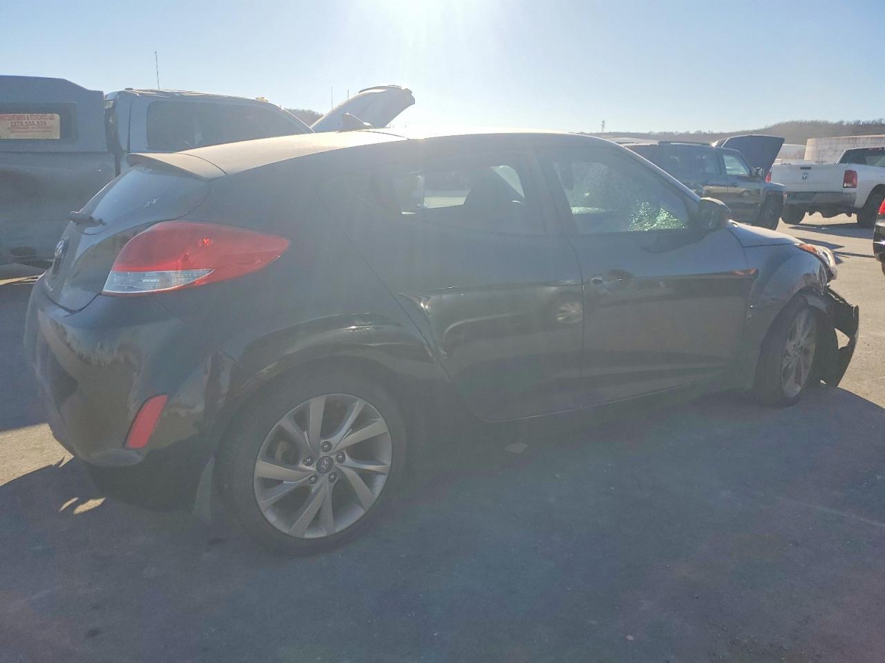 2016 Hyundai Veloster - Фото 3