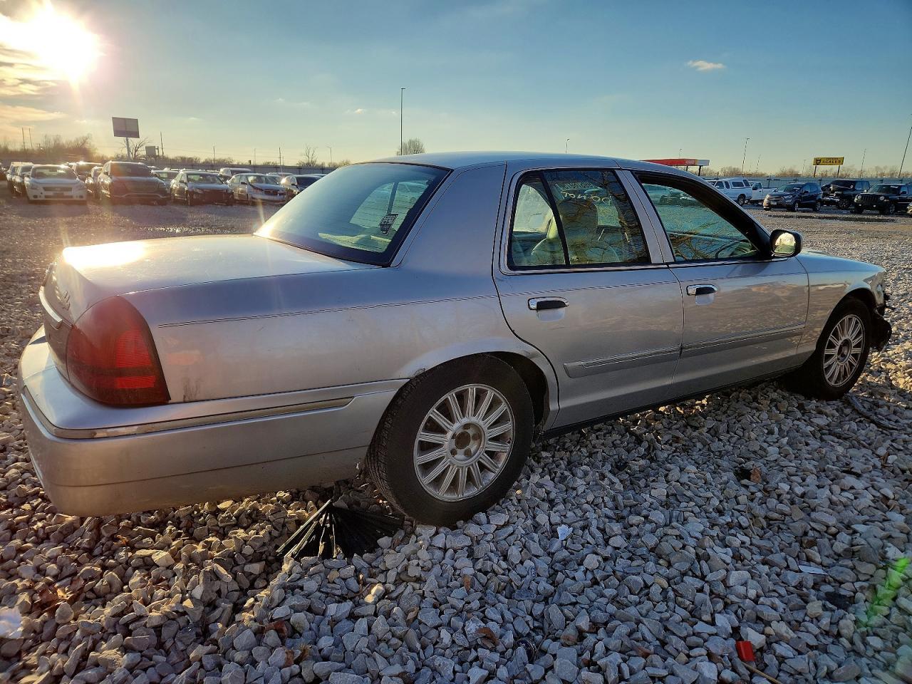2008 Mercury Grand Marquis Ls - Image 3