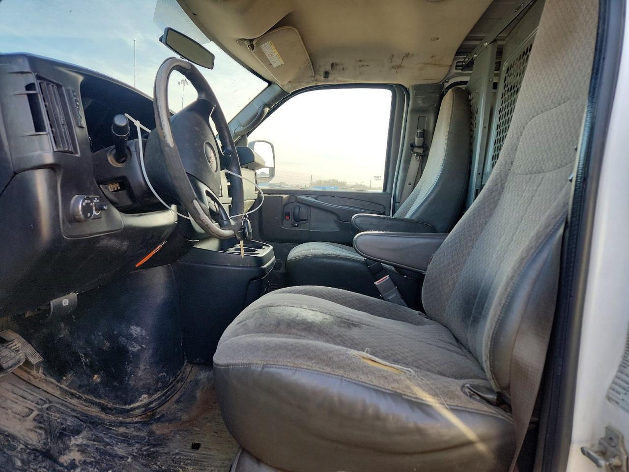 2015 GMC Savana - Image 7