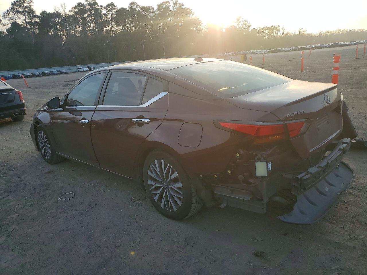 2023 Nissan Altima Sv - Image 2