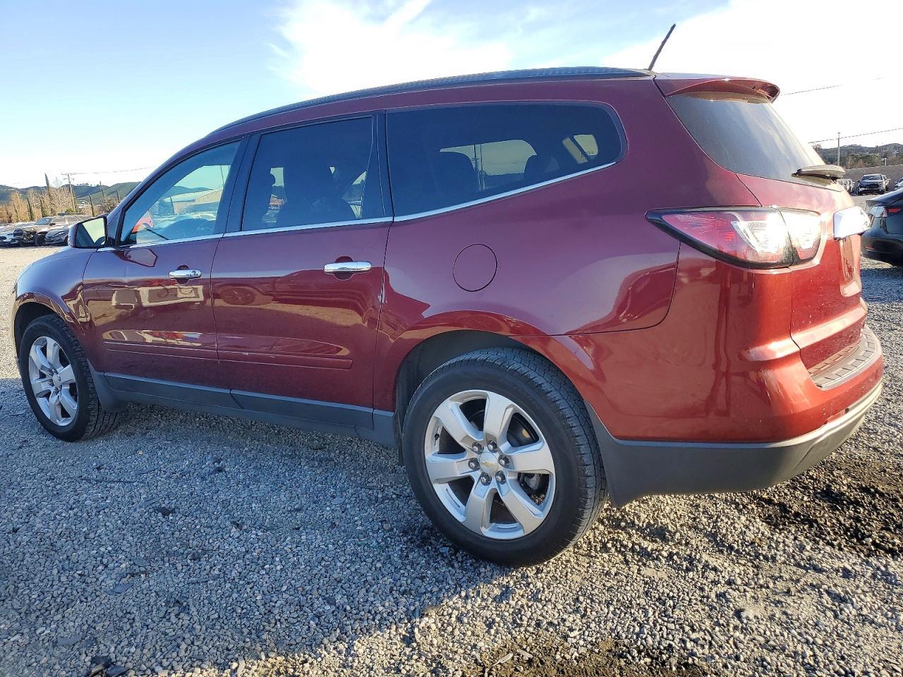 2016 Chevrolet Traverse Lt - Фото 2