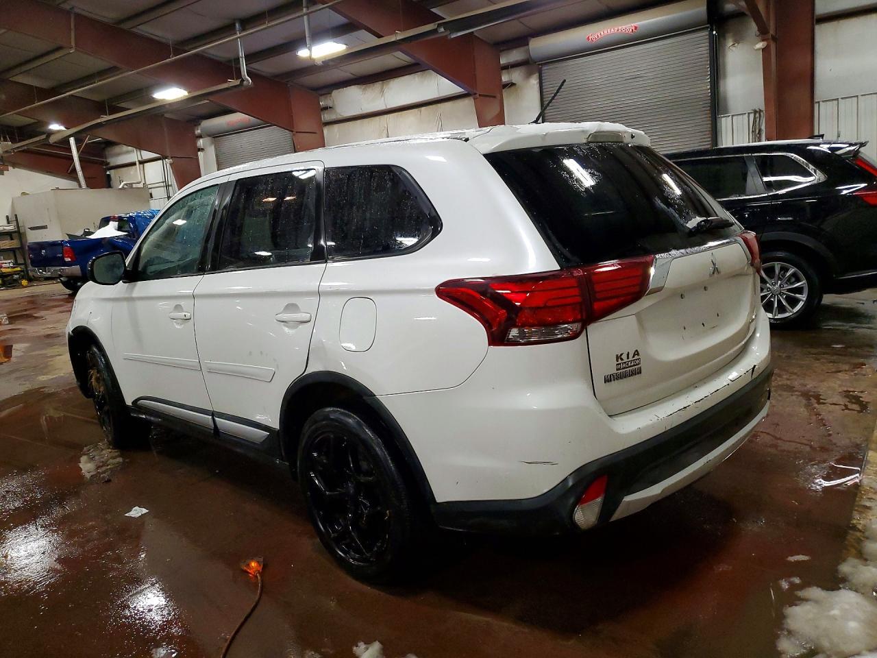 2016 Mitsubishi Outlander Se - Фото 2