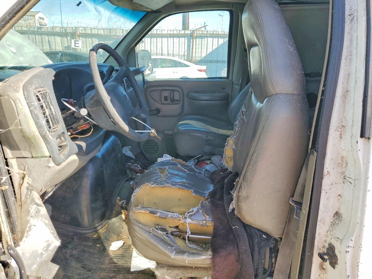 1999 Chevrolet Express G3500 Delivery Van - Фото 7