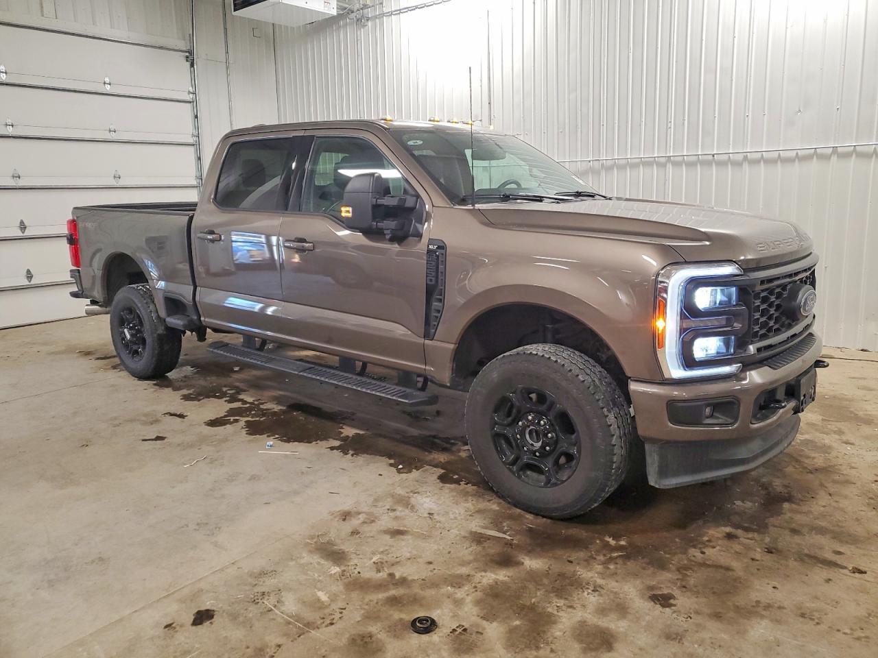 2023 Ford F250 Super Duty - Фото 4