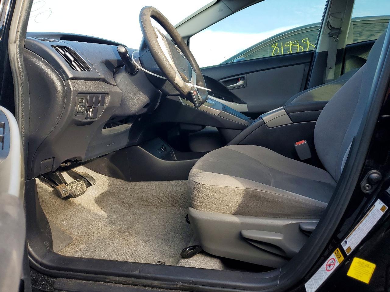 2014 Toyota Prius Two - Фото 7