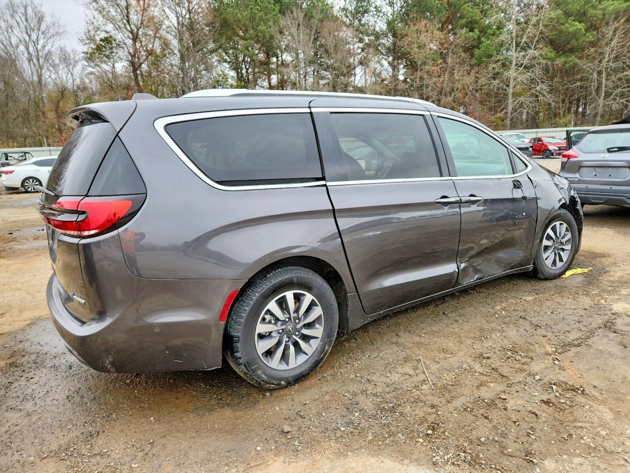 2021 Chrysler Pacifica Hybrid Touring L - Image 3