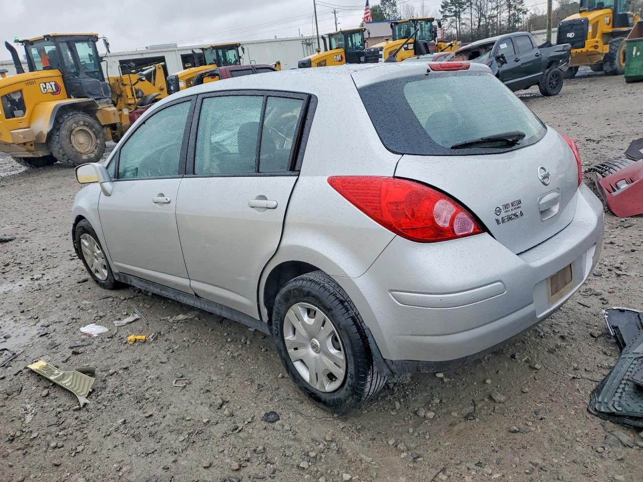 2010 Niss Versa S - Фото 2