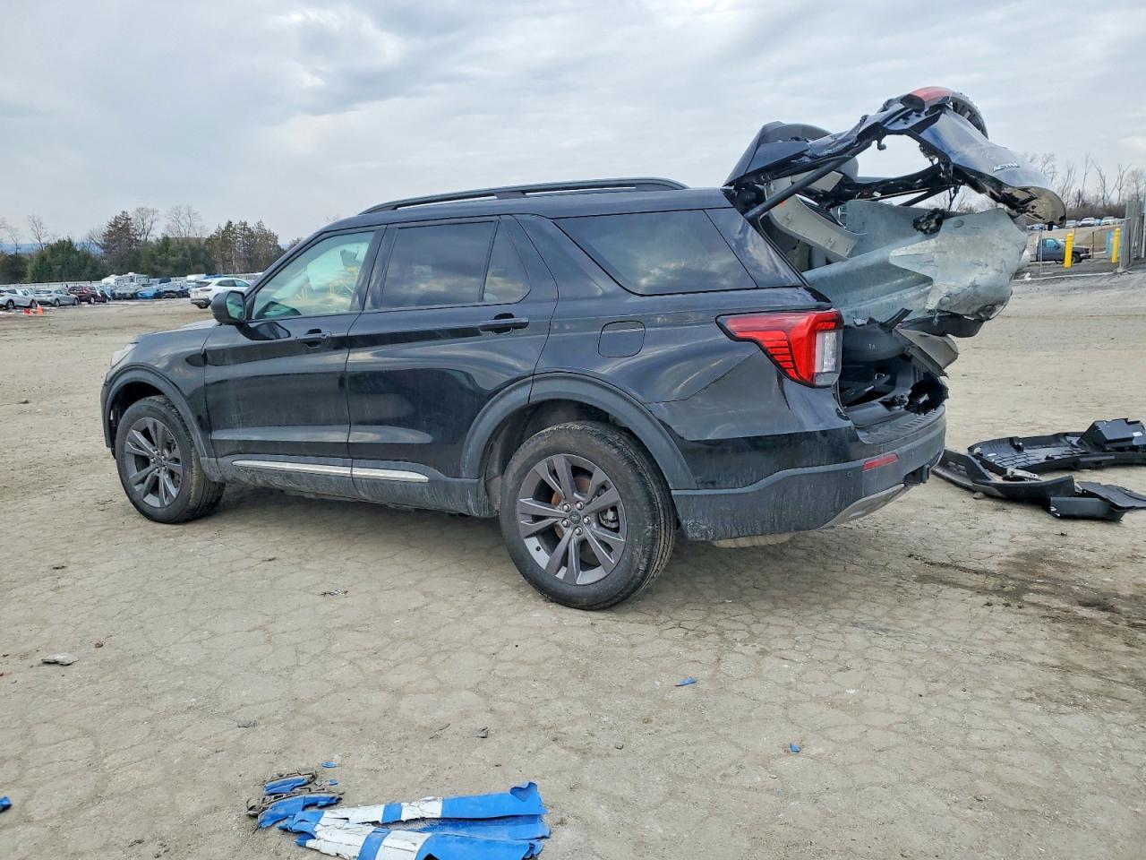 2025 Ford Explorer Active - Фото 2