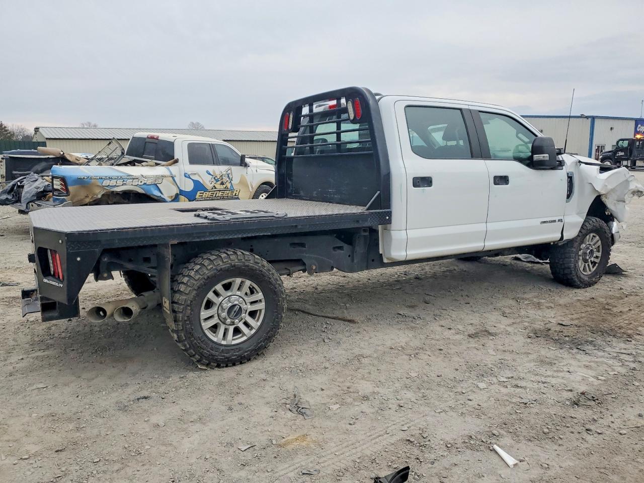 2022 Ford F250 Super Duty Flatbed Truck - Фото 3