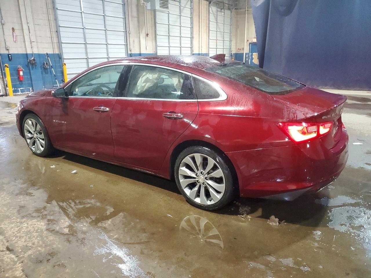 2016 Chevrolet Malibu Premier - Фото 2