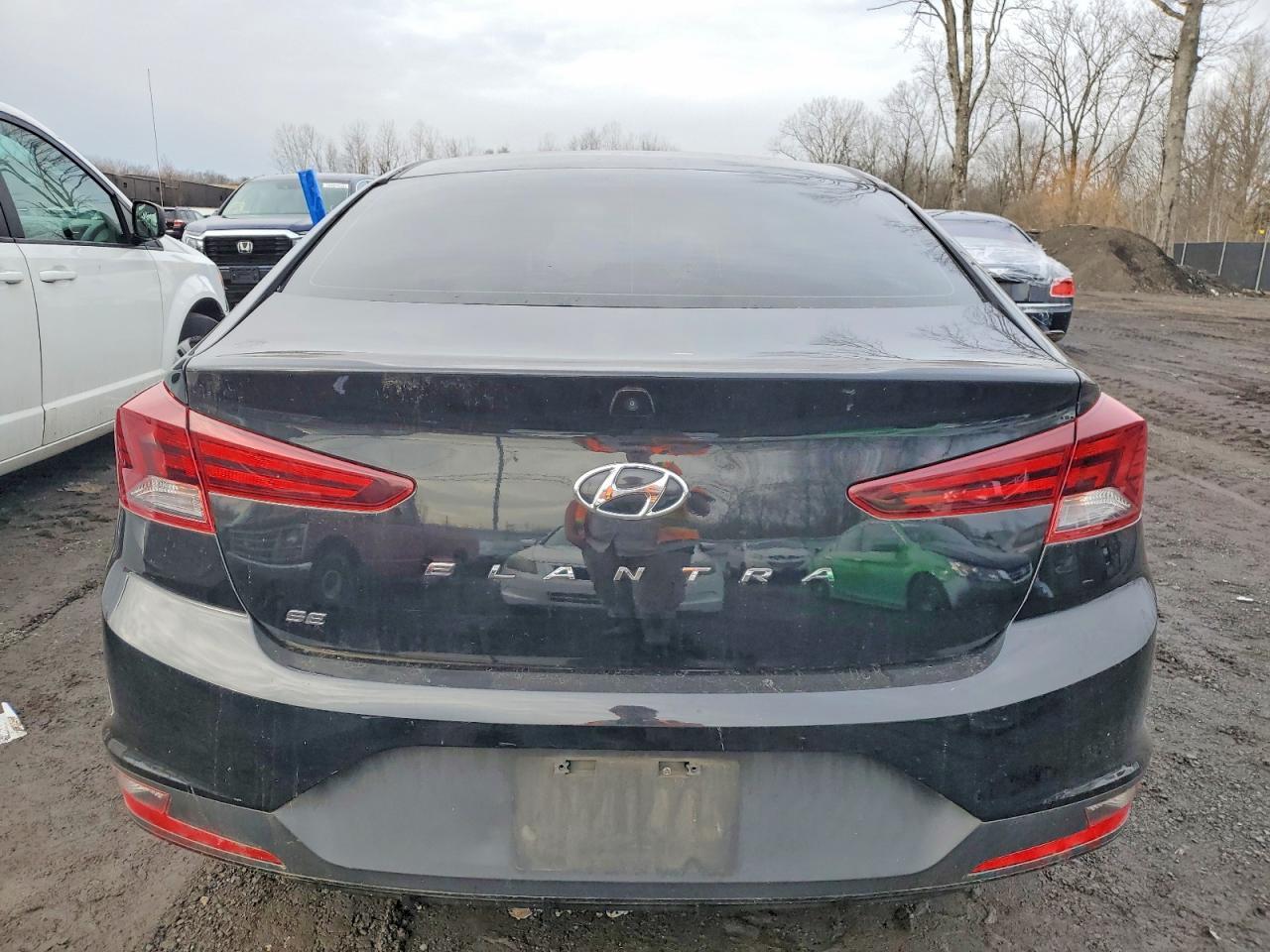 2020 Hyundai Elantra Se - Image 6