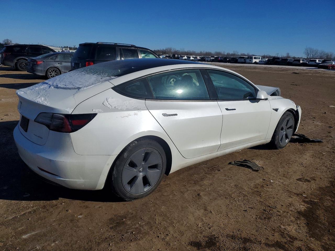 2022 Tesla Model 3 - Фото 3