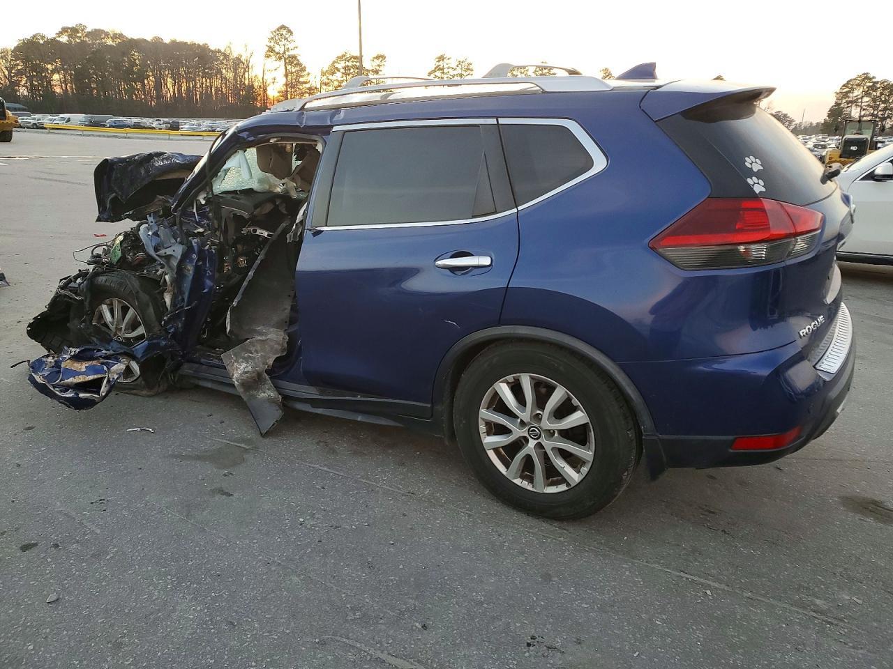 2019 Nissan Rogue Sv - Image 2