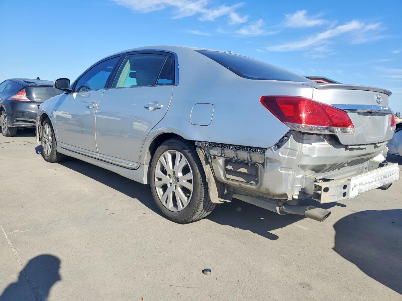 2012 Toyota Avalon Base - Image 2