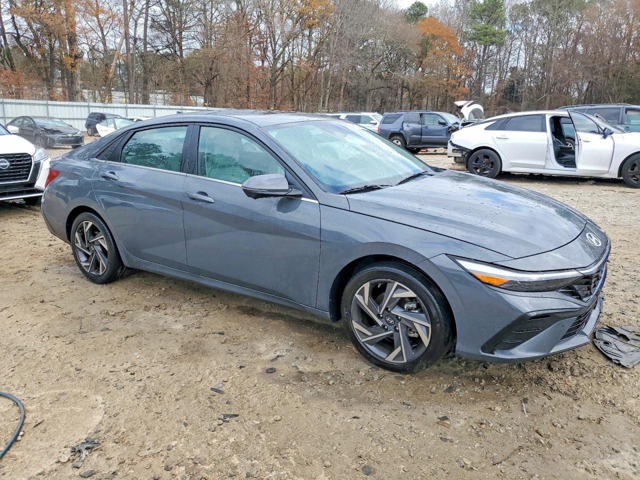 2024 Hyundai Elantra Limited - Image 4
