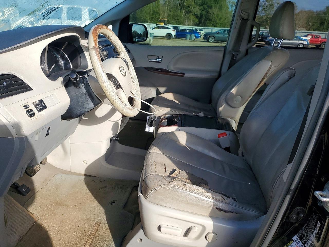 2013 Toyota Sienna Xle - Image 7