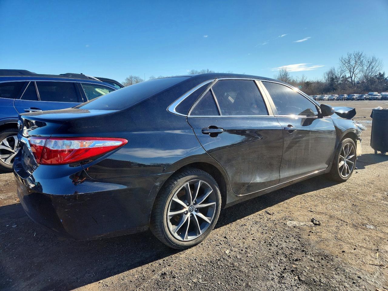 2016 Toyota Camry Le - Фото 3