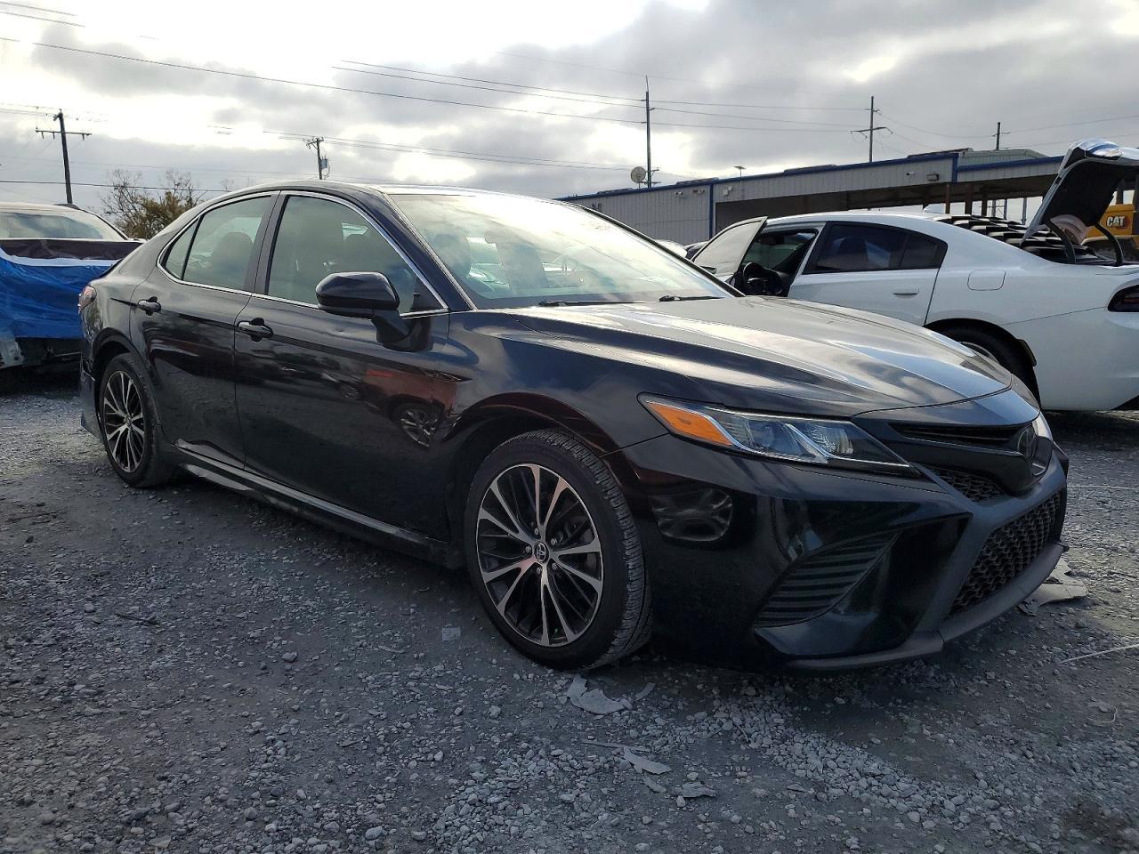 2019 Toyota Camry Se - Image 4