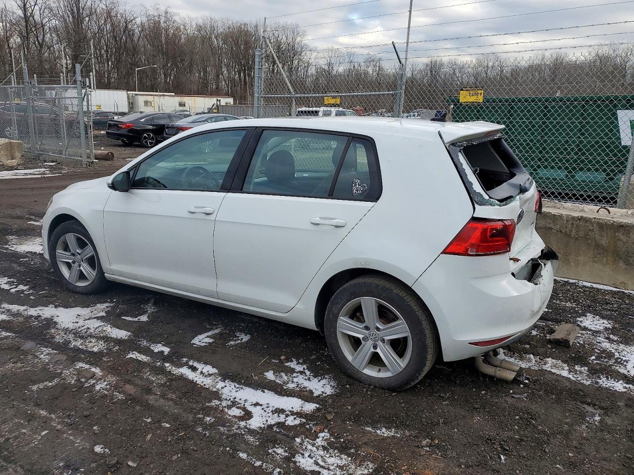 2017 Volkswagen Golf S - Image 2