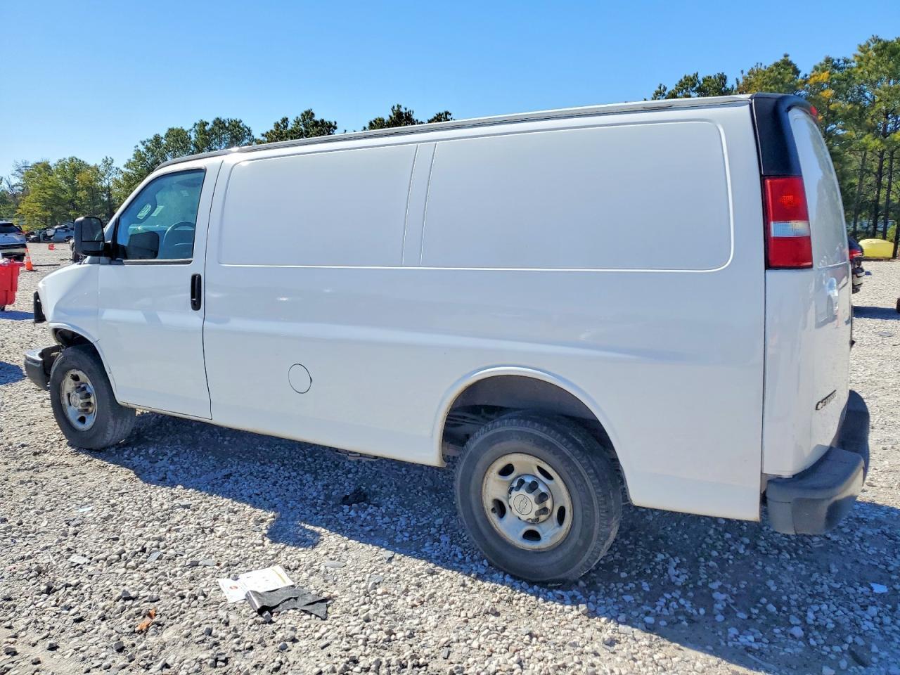2017 Chev Express Cargo 2500 1 - Image 2