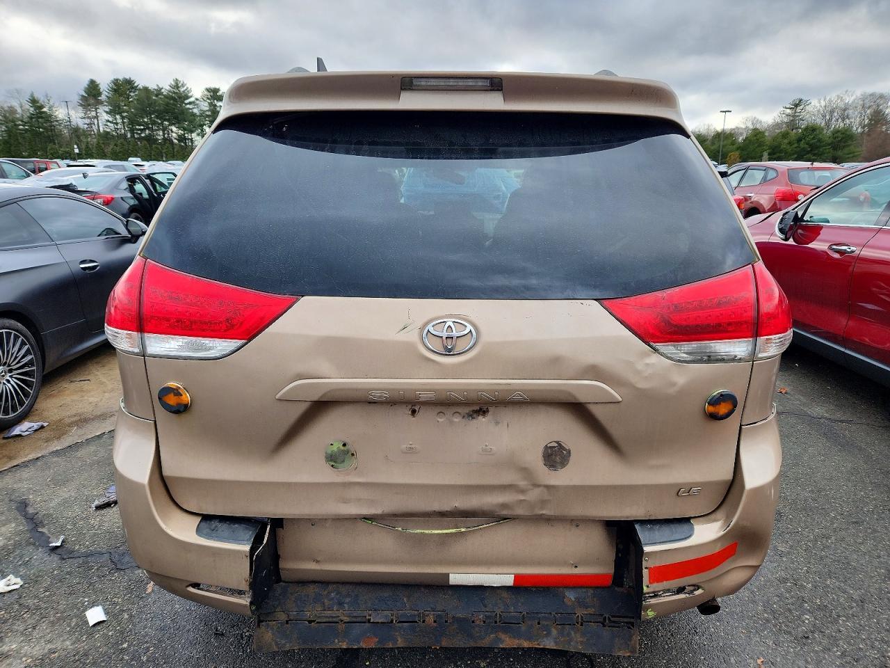 2014 Toyota Sienna Le - Фото 6