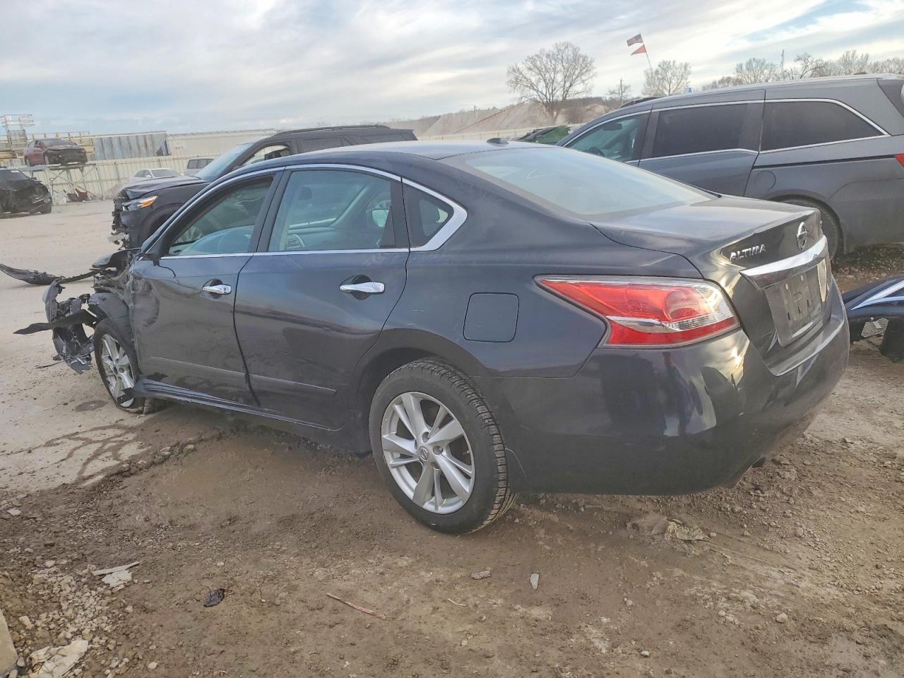 2015 Nissan Altima 2.5 - Фото 2