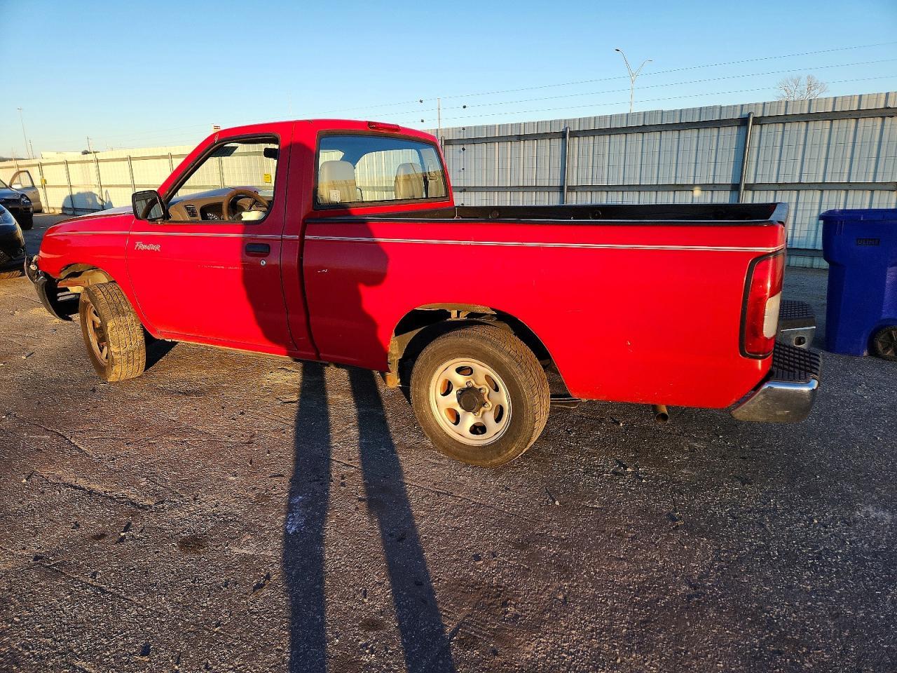 1998 Nissan Frontier Xe - Фото 2