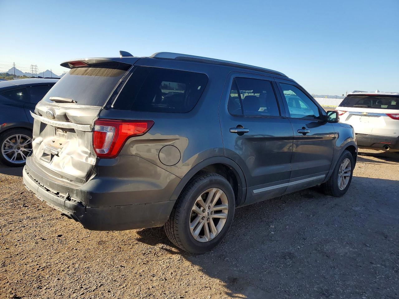 2017 Ford Explorer Xlt - Image 3