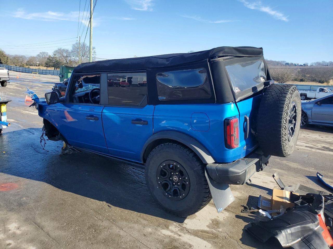 2023 Ford Bronco Base - Image 2