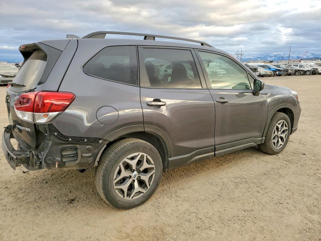 2020 Subaru Forester Premium - Image 3
