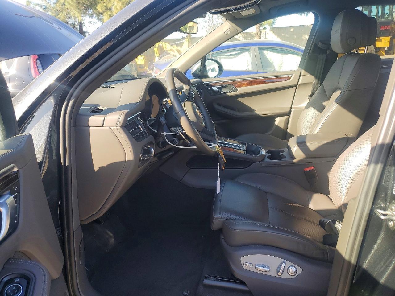 2024 Porsche Macan Gts - Image 7