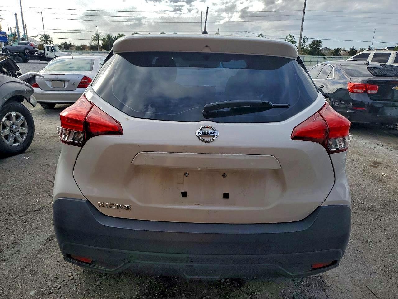 2019 Nissan Kicks S - Image 6