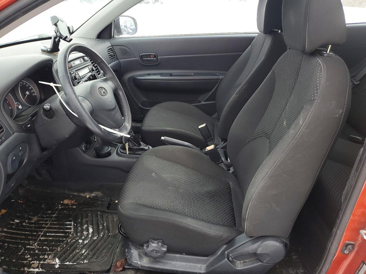 2010 Hyundai Accent Se - Image 7