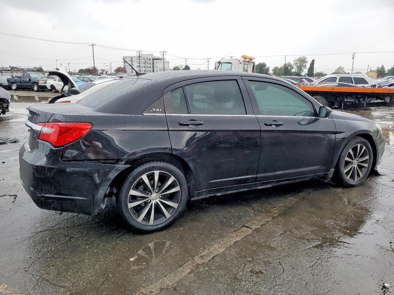 2014 Chrysler 200 Touring - Фото 3