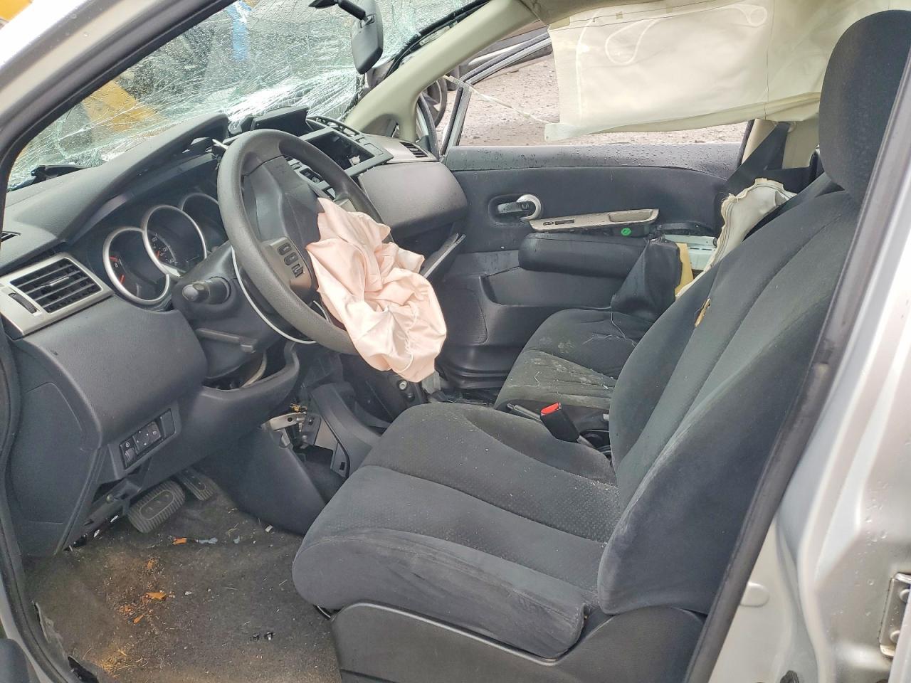 2010 Niss Versa S - Фото 7